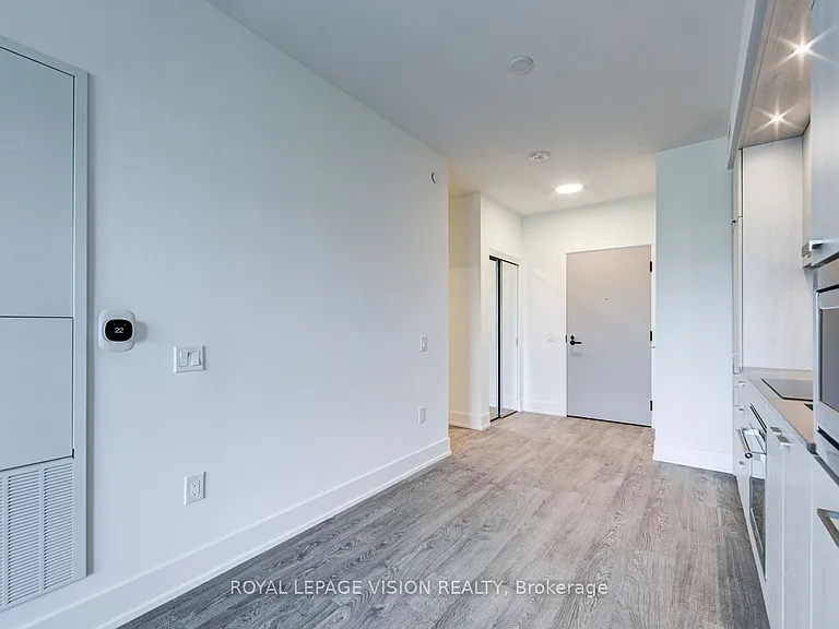858 Dupont St #723 — Photo 14