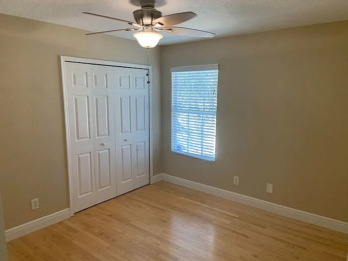 4527 Riverton Dr — Photo 8