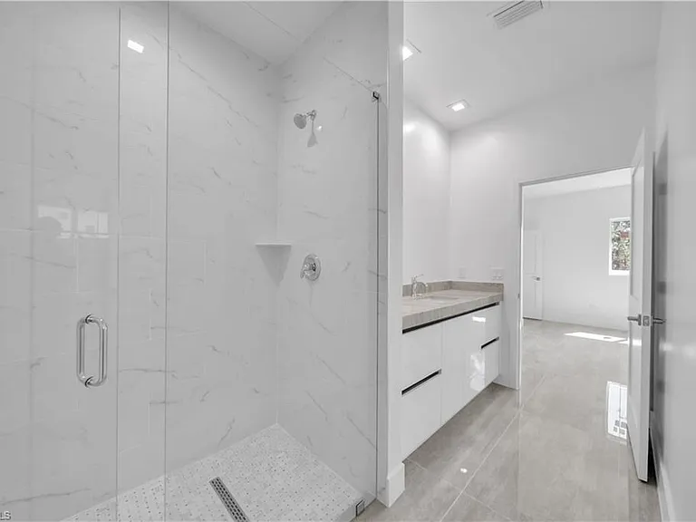 1142 Dutchess St E — Photo 19