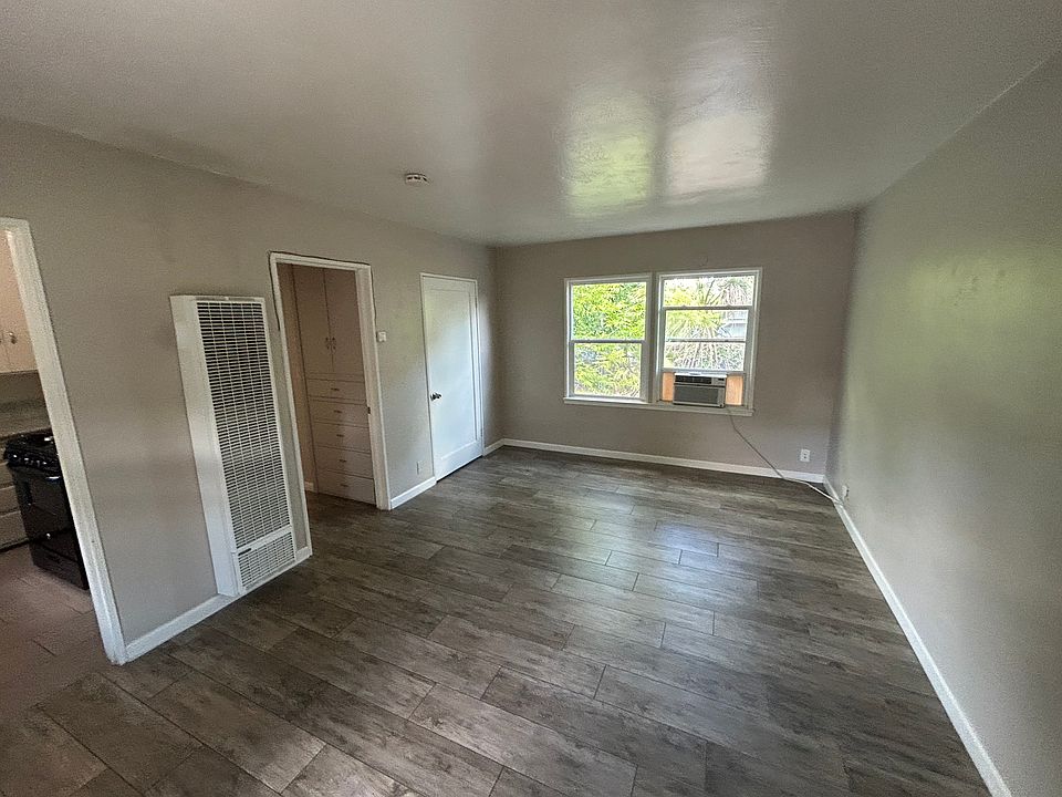 2nd image of 907 N Van Ness Ave #206