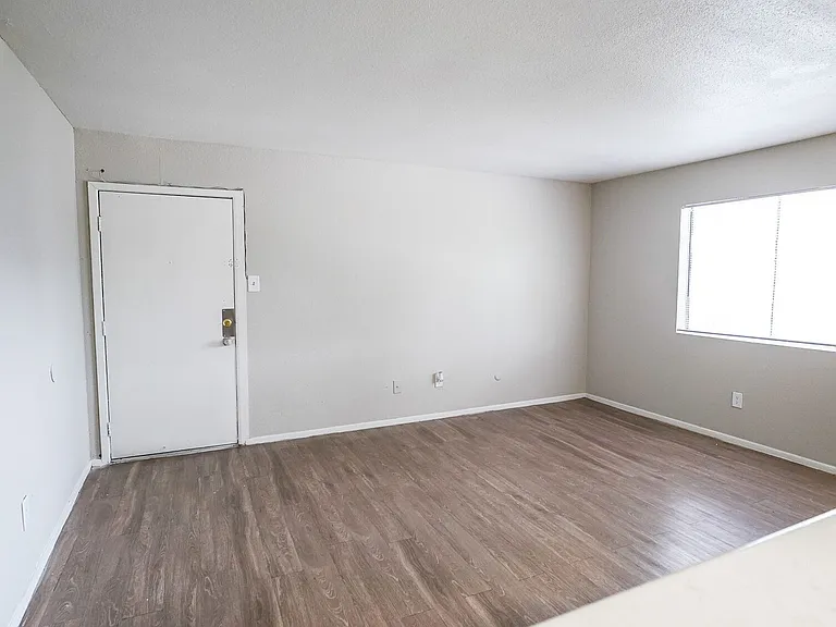 Trenton Place — Photo 6