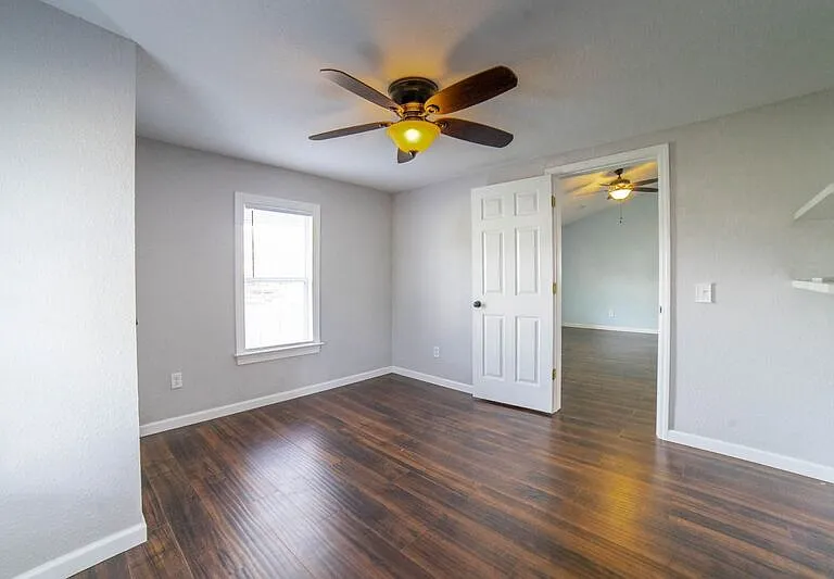 518 Railroad St — Photo 20