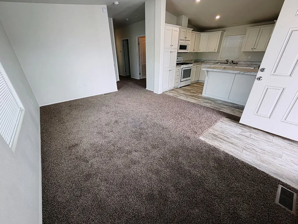 3 bed, 2.0 bath, 1193 sqft, $1,599 — Photo 4
