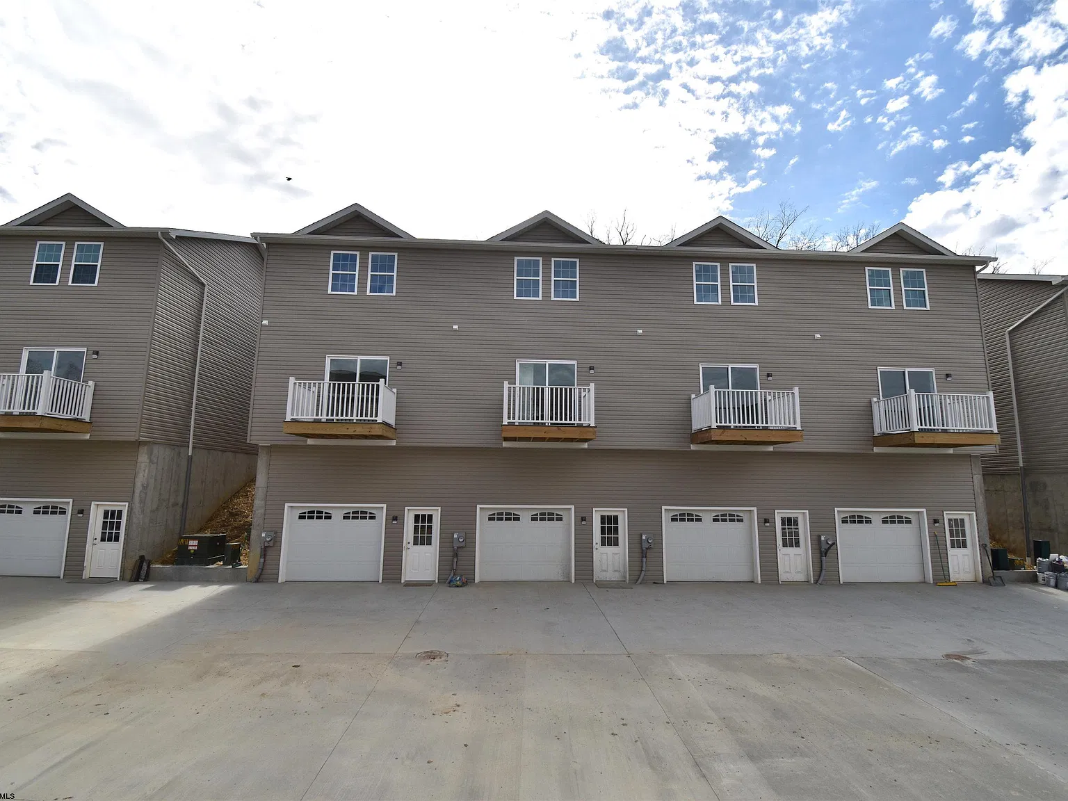 2 bed, 2.5 bath, $1,650 — Photo 1