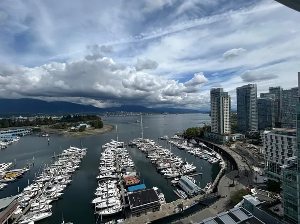 590 Nicola St #1901, Vancouver, BC V6G 3J8
