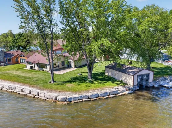 8890 Twin Harbor Rd, Sturgeon Bay, WI 54235