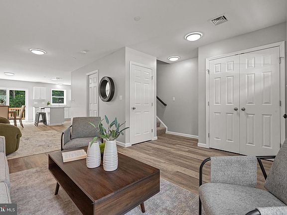 4th image of 46 Petersburg Ln