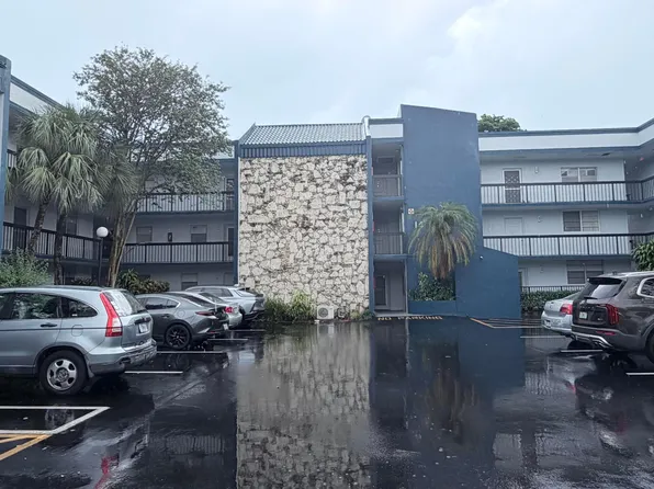 3090 HOLIDAY SPRINGS Boulevard #105, Margate, FL 33063