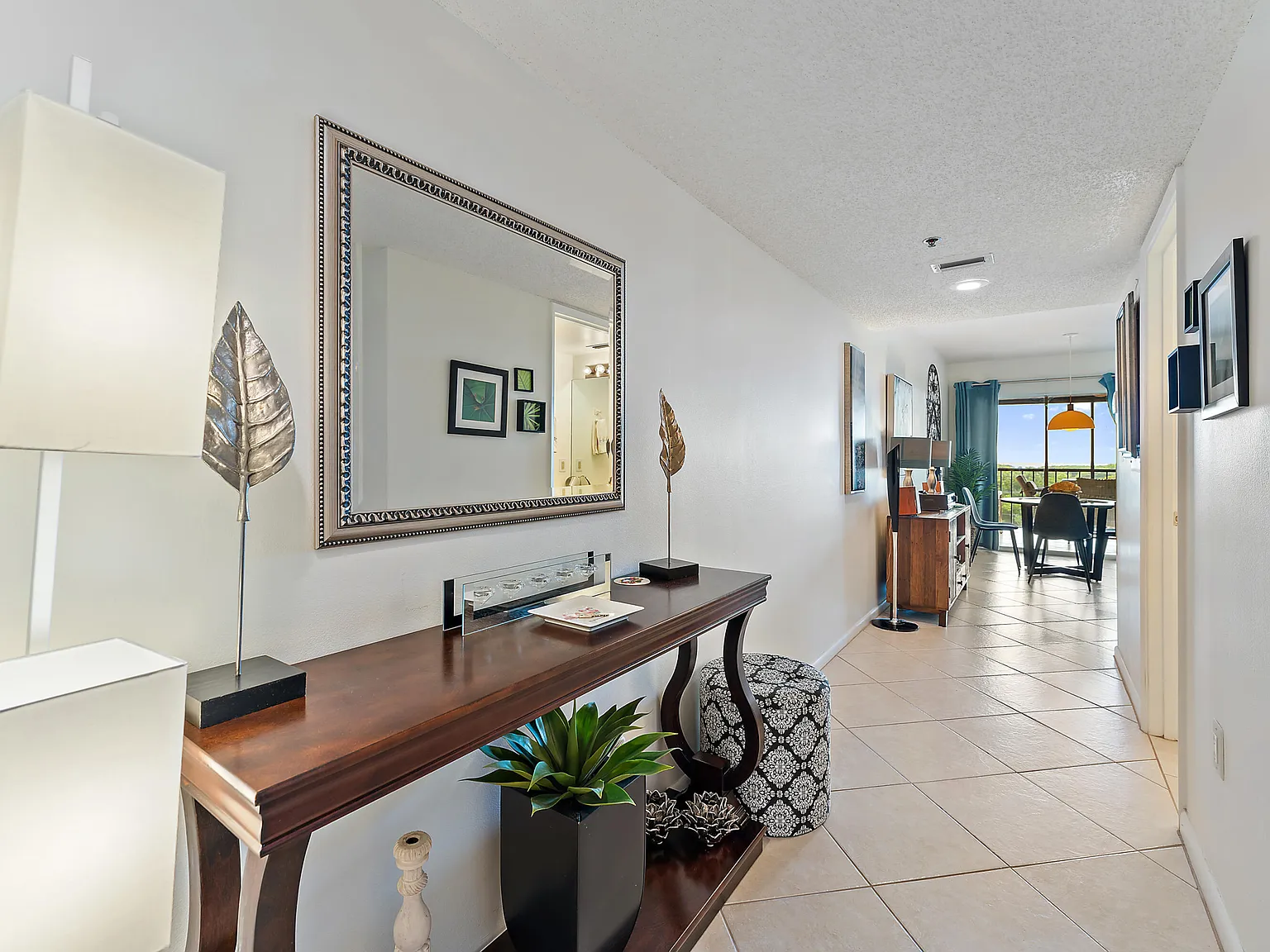 1 bed, 1.5 bath, 900 sqft, $5,800 — Photo 2