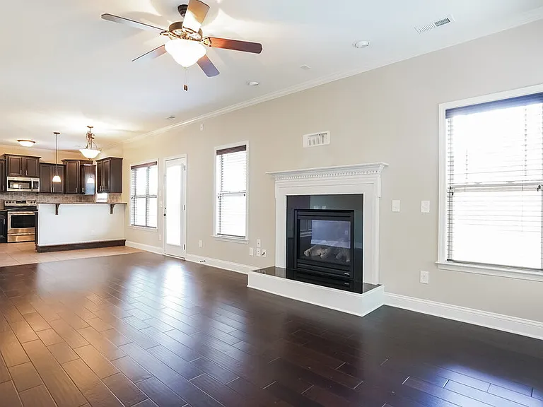 104 Claymore Dr — Photo 5