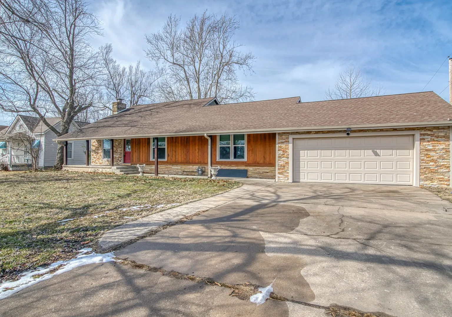 For Rent | 2206 S Tyler Ave, Joplin, MO 3 Bed | 2 Bath| $1,595/month. — Photo 2