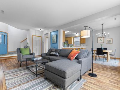 8716 N Bay Dr, Chanhassen, MN, 55317