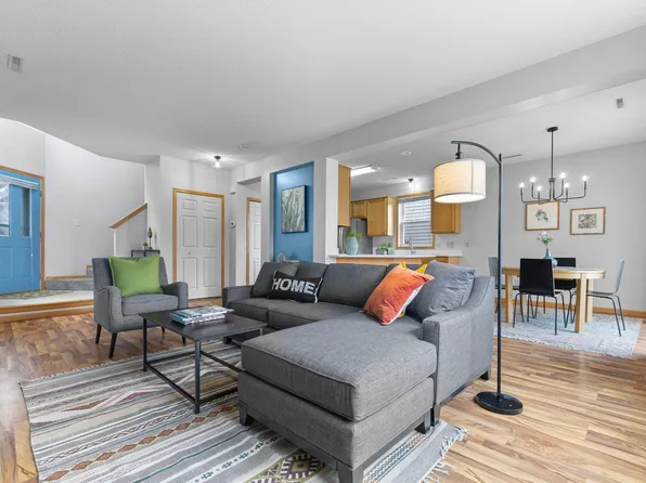 8716 N Bay Dr, Chanhassen, MN 55317