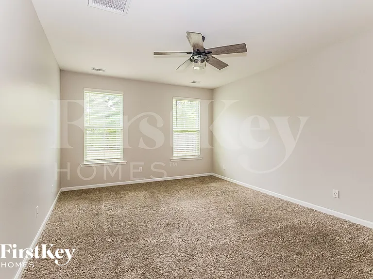 447 Stonefield Cir — Photo 8