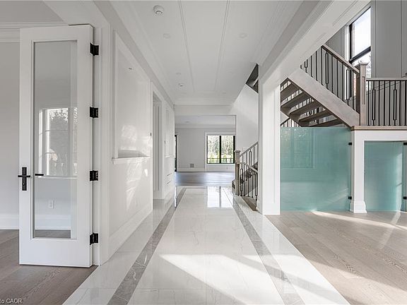 4th image of 481 Chartwell Rd