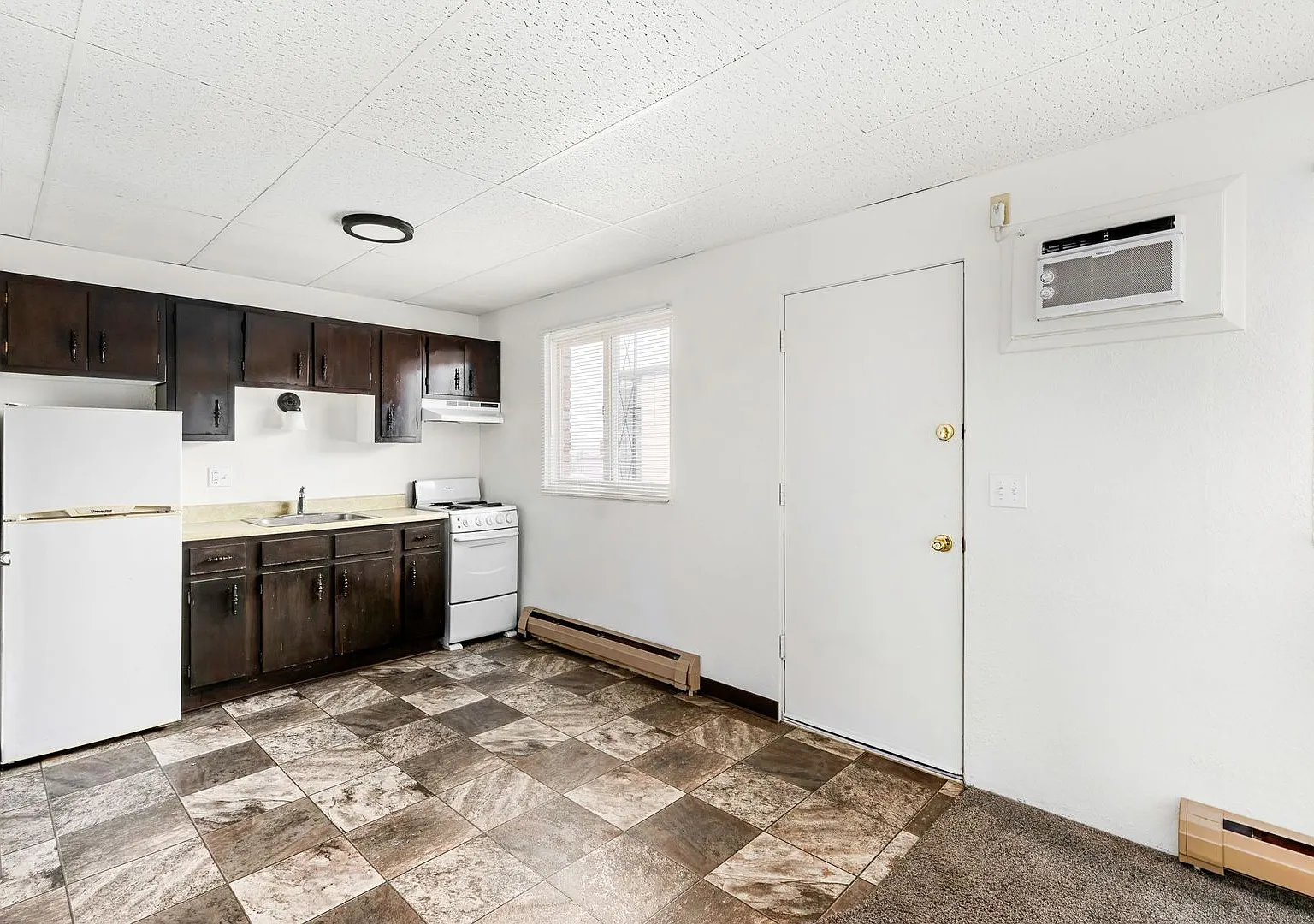 Magic Manor Apartments — Photo 2