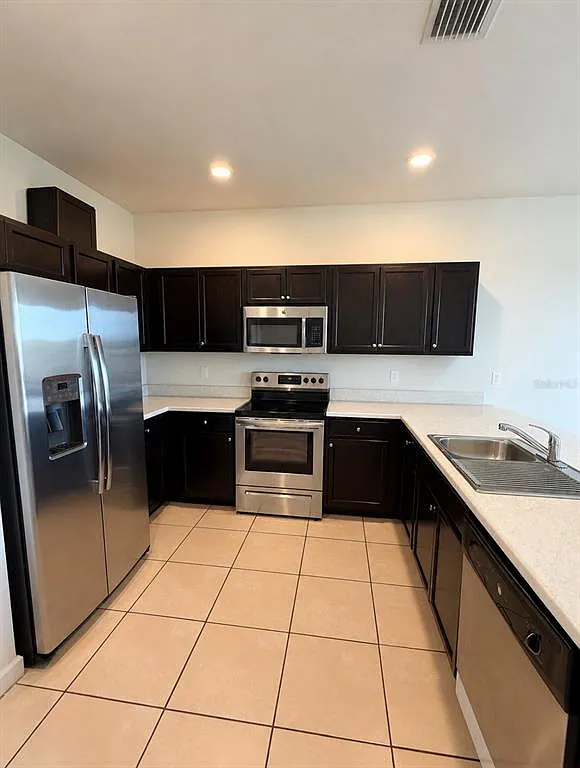 2 bed, 2.5 bath, 1422 sqft, $2,500 — Photo 4