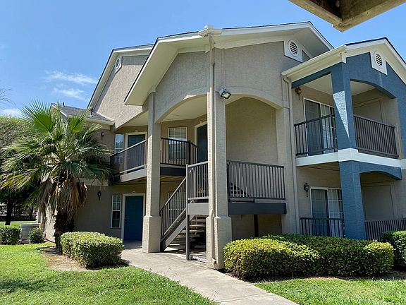 3rd image of 5239 Eisenhauer Rd #121
