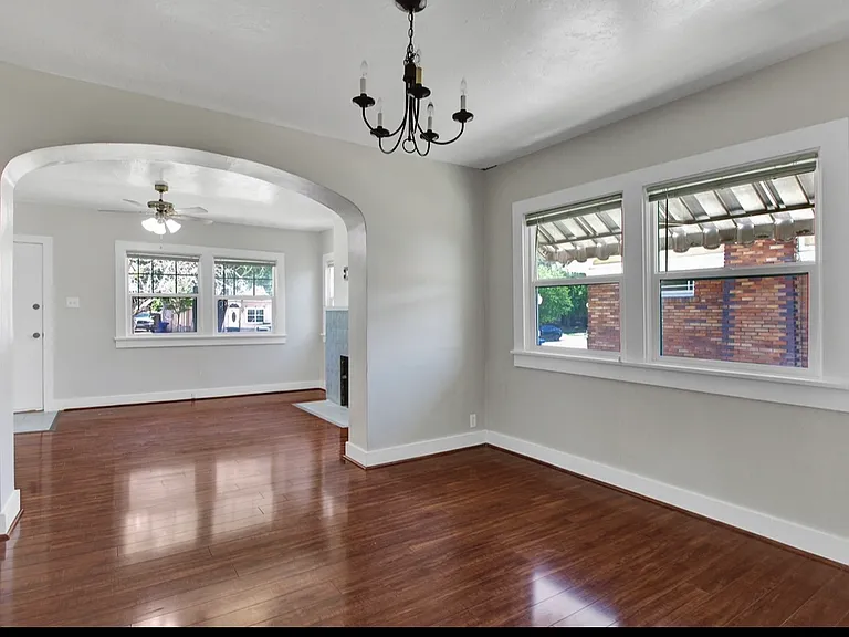852 S Roberta St — Photo 3