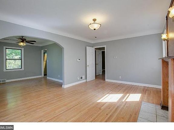 3rd image of 880 Woodbridge St