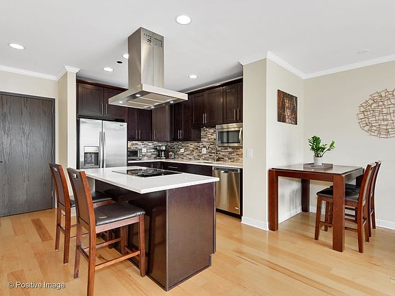 3rd image of 737 W Washington Blvd APT 1604