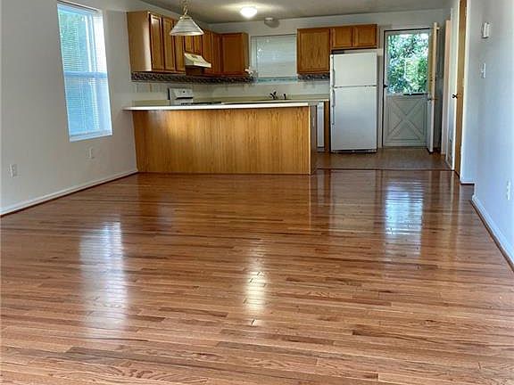 2nd image of 9 Larkspur Ln