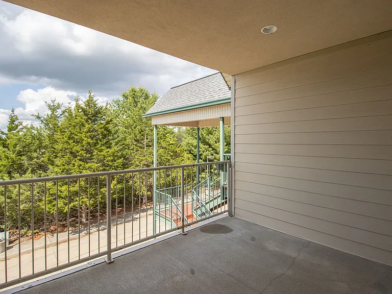 1109 Club Village Dr — Photo 3