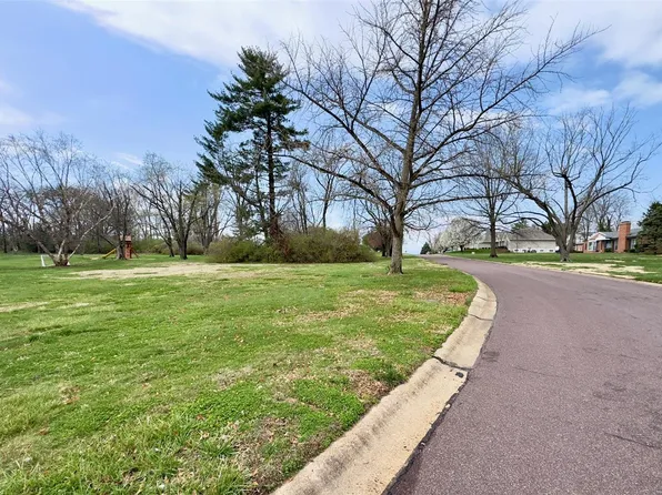 9845 Bridle Trail Ln, Saint Louis, MO 63128