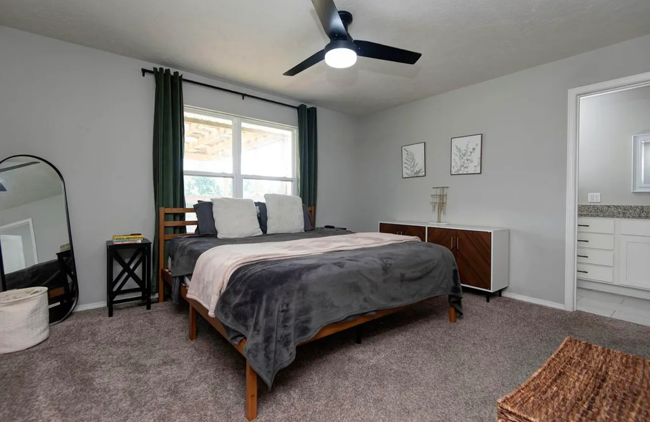458 Ethan Ave — Photo 4