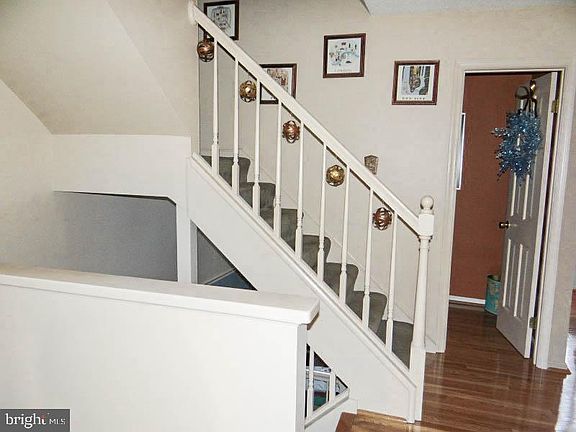 4th image of 842 Woodlawn Dr