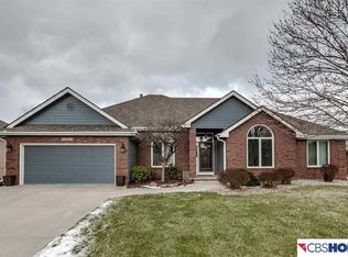 10401 Spyglass Dr, Omaha, NE 68136