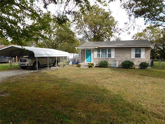 2nd image of 723 N Elm