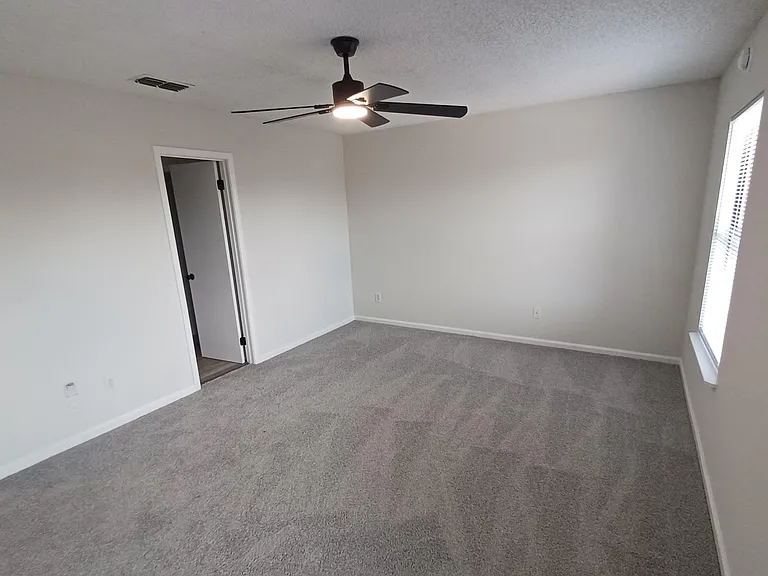 1201 Douglas St #4 — Photo 15