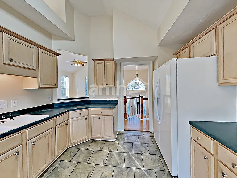622 Creekfront Dr — Photo 3