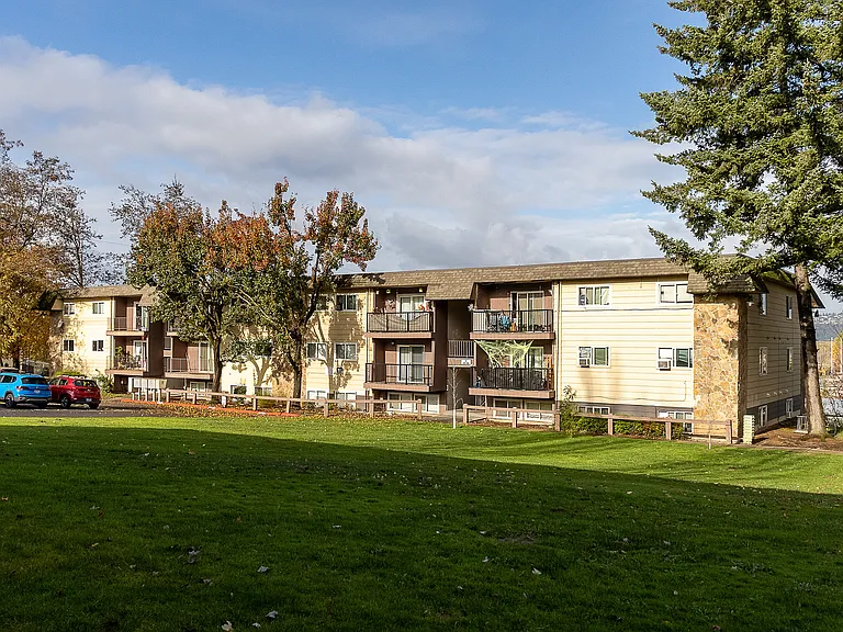 Madera Court Apartments - Troutdale Oregon