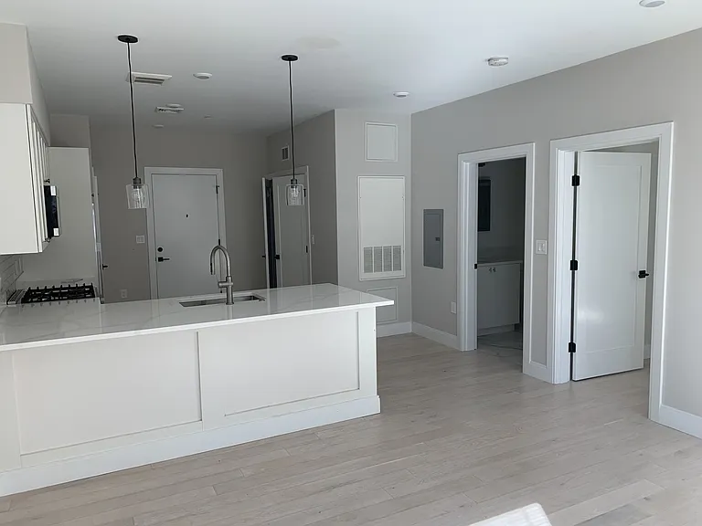 197 Green St #306 — Photo 3