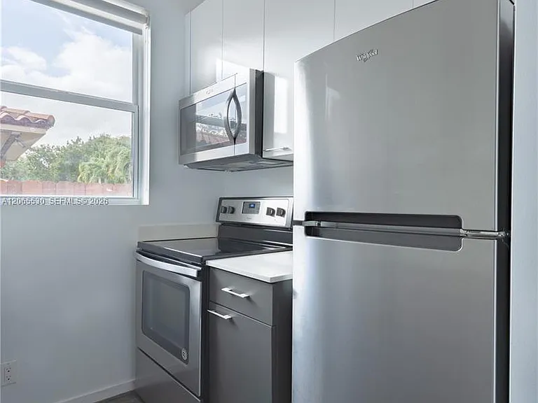324 Mendoza Ave #5 — Photo 6