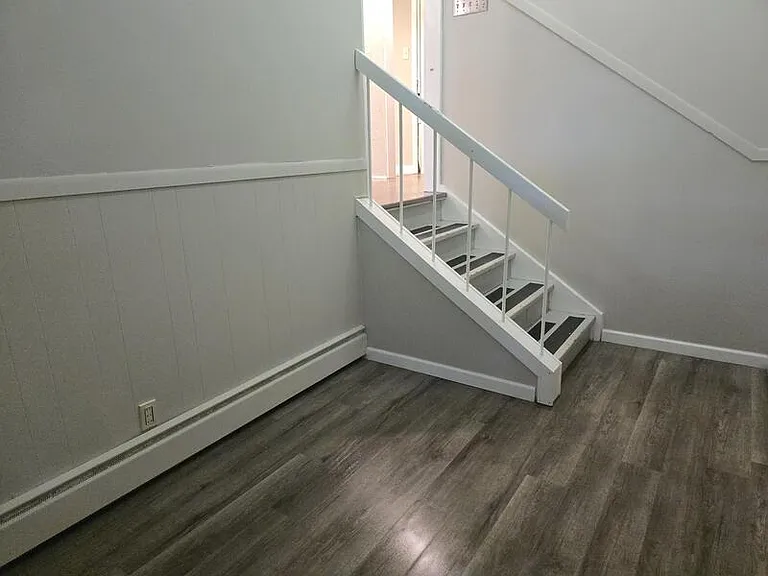 708 Saint Clair Ave — Photo 20