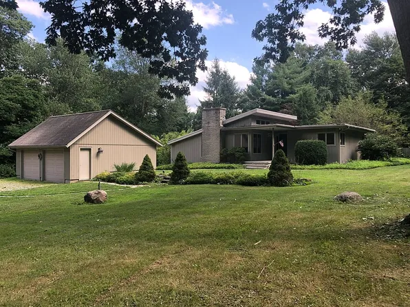 59 White Birch Rd, Redding, CT 06896