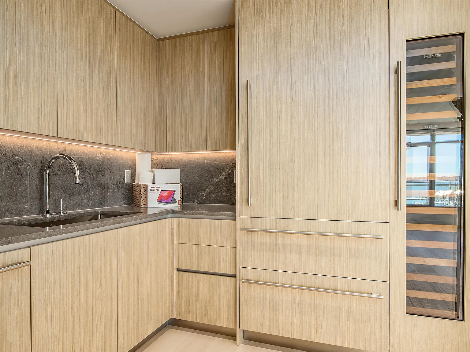 3 bed, 1353 sqft, $6,900 — Photo 3