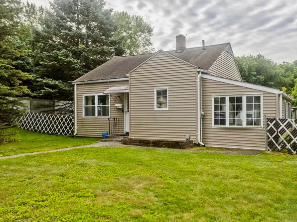62 Memorial Dr, Holyoke, MA 01040