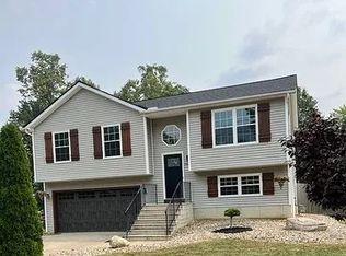 1062 Wadsworth Rd, Medina, OH 44256