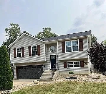 1062 Wadsworth Rd photo 1