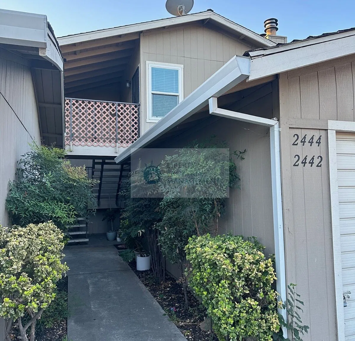 2 bed, 880 sqft, $1,575 — Photo 1