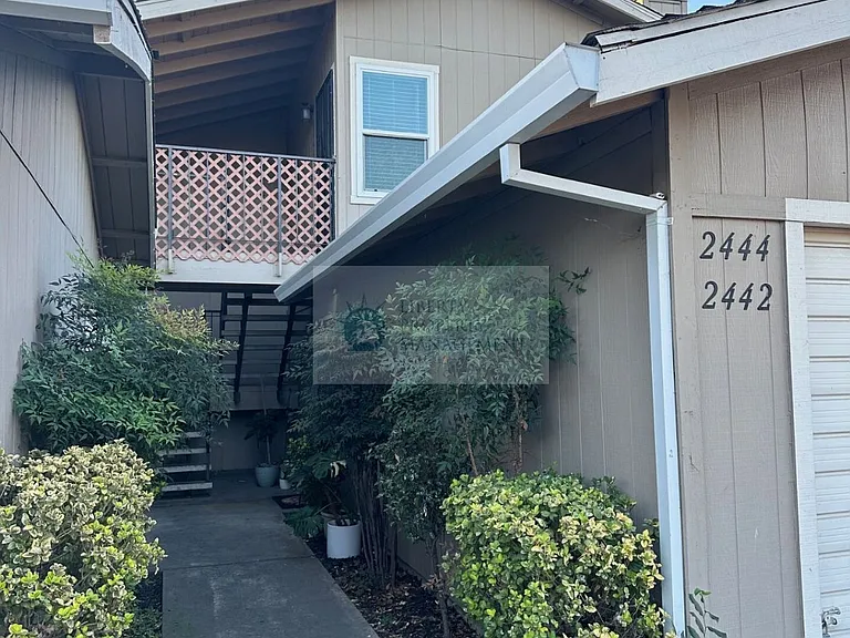 2444 Burlington Pl — Photo 1