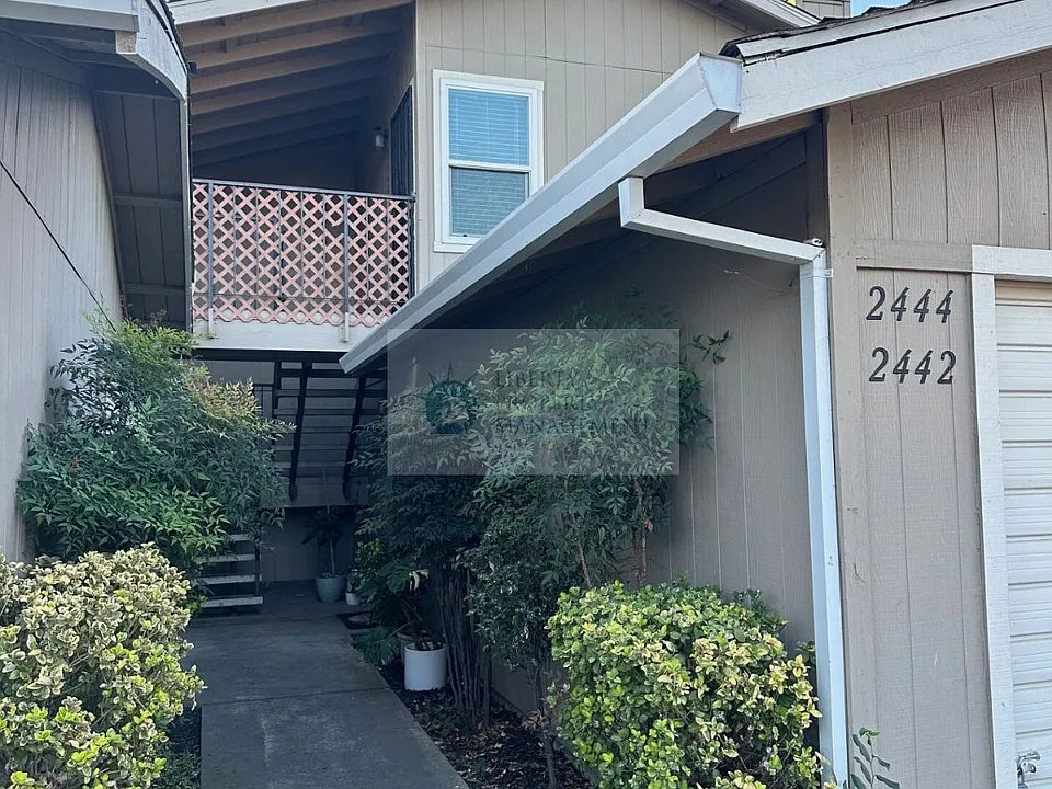 2444 Burlington Pl