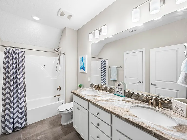 2nd Floor Bathroom