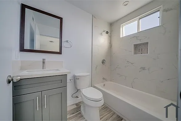 1348 W 41st Pl — Photo 3