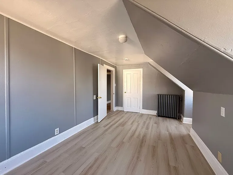 265 N Laurel St — Photo 15
