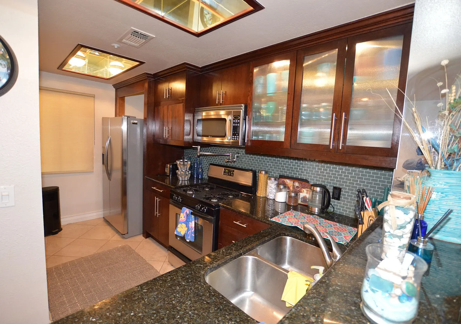 Beautiful 2 Bedroom | 2 Bathroom Furnished Condo at the Meridian Private Residences (Gas and Elec... — Photo 4